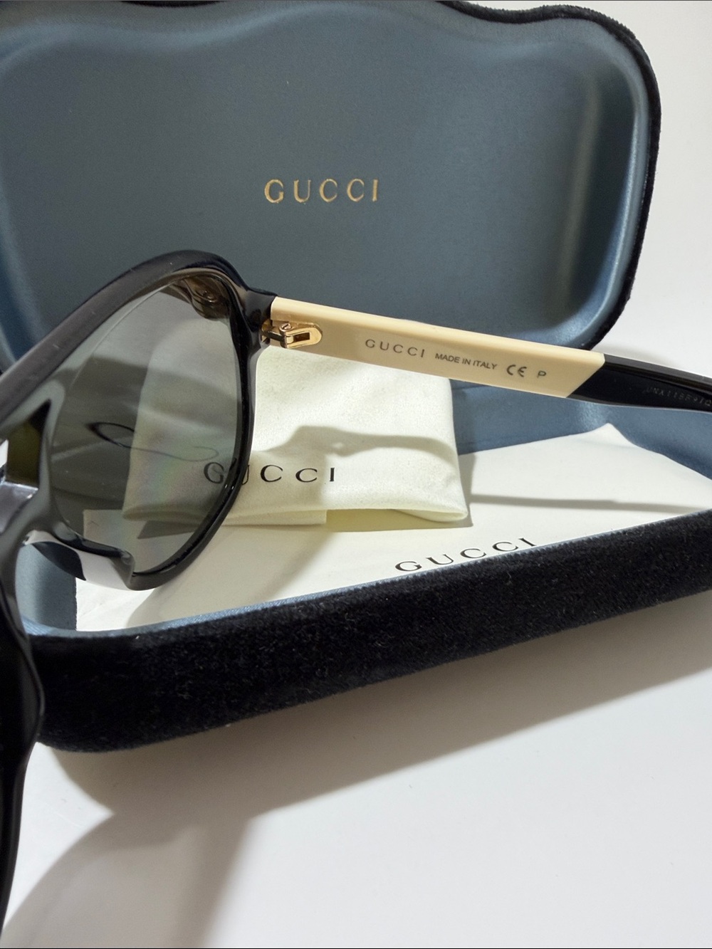 Gucci Men’s Black Sunglasses with Gold and Red Temple Accent - Picture 3 of 5